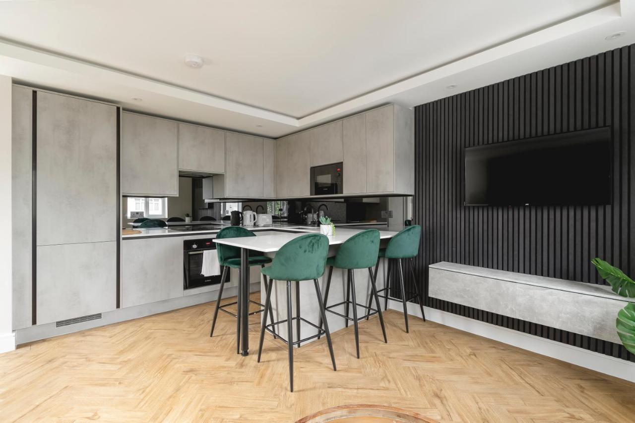 Skyvillion - Cozy Large 4 & 1 Bed Apartments In London Enfield, Mins To Tube Station, Free Wi-Fi Exterior foto