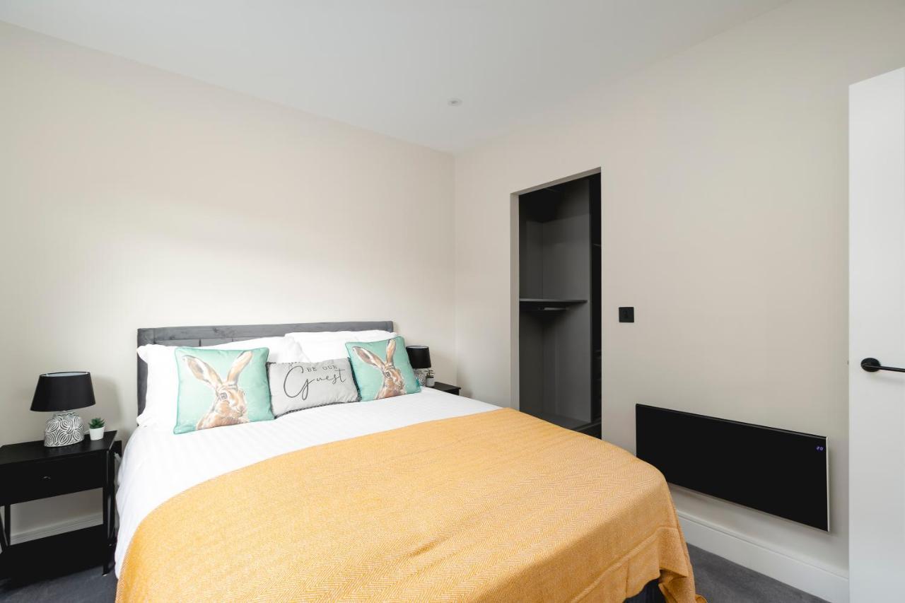 Skyvillion - Cozy Large 4 & 1 Bed Apartments In London Enfield, Mins To Tube Station, Free Wi-Fi Exterior foto