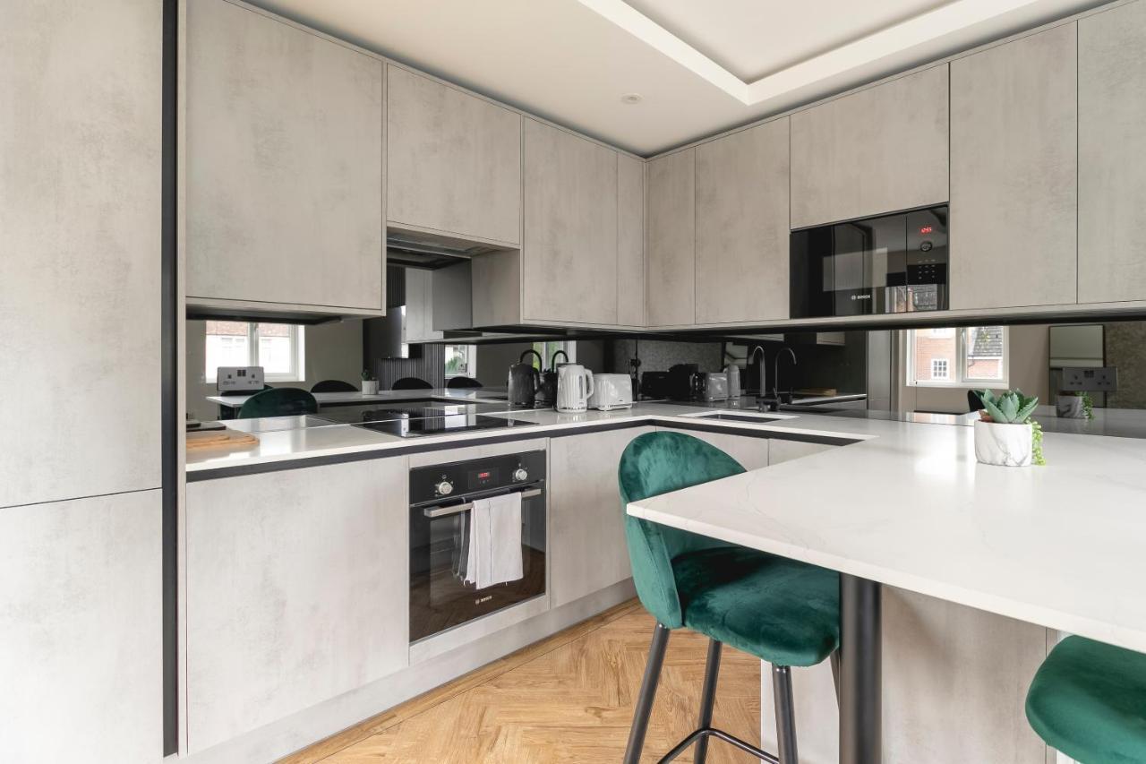 Skyvillion - Cozy Large 4 & 1 Bed Apartments In London Enfield, Mins To Tube Station, Free Wi-Fi Exterior foto