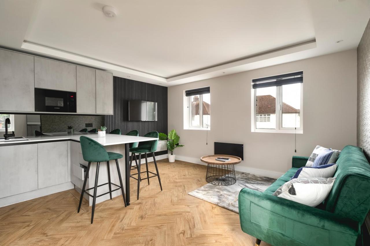 Skyvillion - Cozy Large 4 & 1 Bed Apartments In London Enfield, Mins To Tube Station, Free Wi-Fi Exterior foto