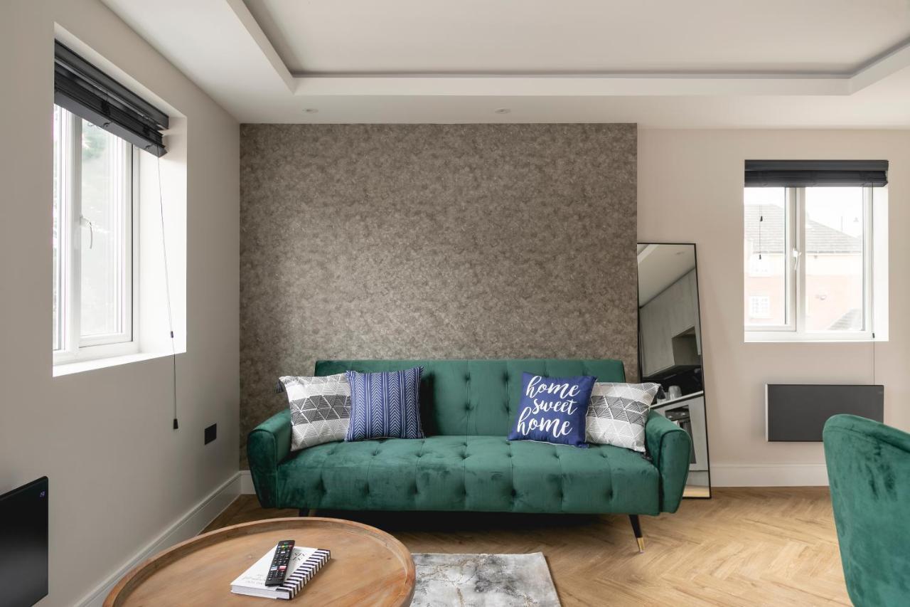 Skyvillion - Cozy Large 4 & 1 Bed Apartments In London Enfield, Mins To Tube Station, Free Wi-Fi Exterior foto
