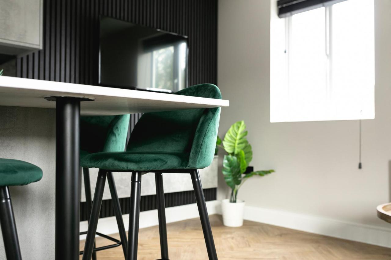 Skyvillion - Cozy Large 4 & 1 Bed Apartments In London Enfield, Mins To Tube Station, Free Wi-Fi Exterior foto