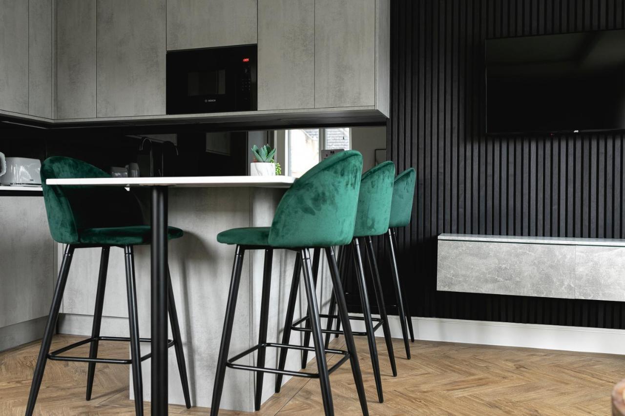 Skyvillion - Cozy Large 4 & 1 Bed Apartments In London Enfield, Mins To Tube Station, Free Wi-Fi Exterior foto