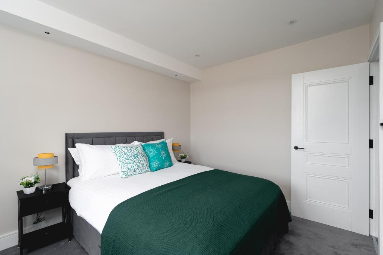 Skyvillion - Cozy Large 4 & 1 Bed Apartments In London Enfield, Mins To Tube Station, Free Wi-Fi Exterior foto