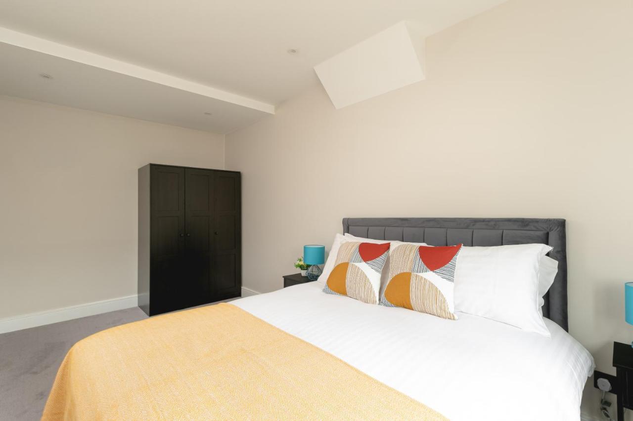 Skyvillion - Cozy Large 4 & 1 Bed Apartments In London Enfield, Mins To Tube Station, Free Wi-Fi Exterior foto