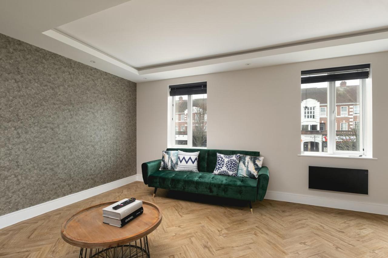 Skyvillion - Cozy Large 4 & 1 Bed Apartments In London Enfield, Mins To Tube Station, Free Wi-Fi Exterior foto