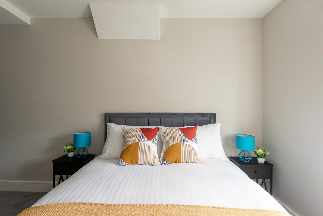 Skyvillion - Cozy Large 4 & 1 Bed Apartments In London Enfield, Mins To Tube Station, Free Wi-Fi Exterior foto