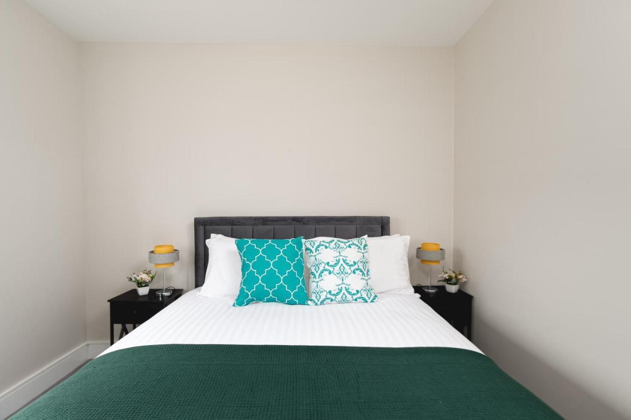 Skyvillion - Cozy Large 4 & 1 Bed Apartments In London Enfield, Mins To Tube Station, Free Wi-Fi Exterior foto