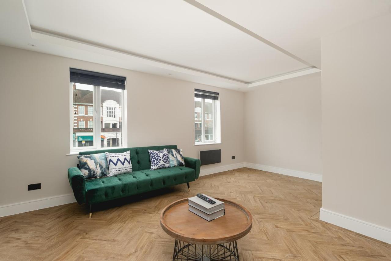 Skyvillion - Cozy Large 4 & 1 Bed Apartments In London Enfield, Mins To Tube Station, Free Wi-Fi Exterior foto