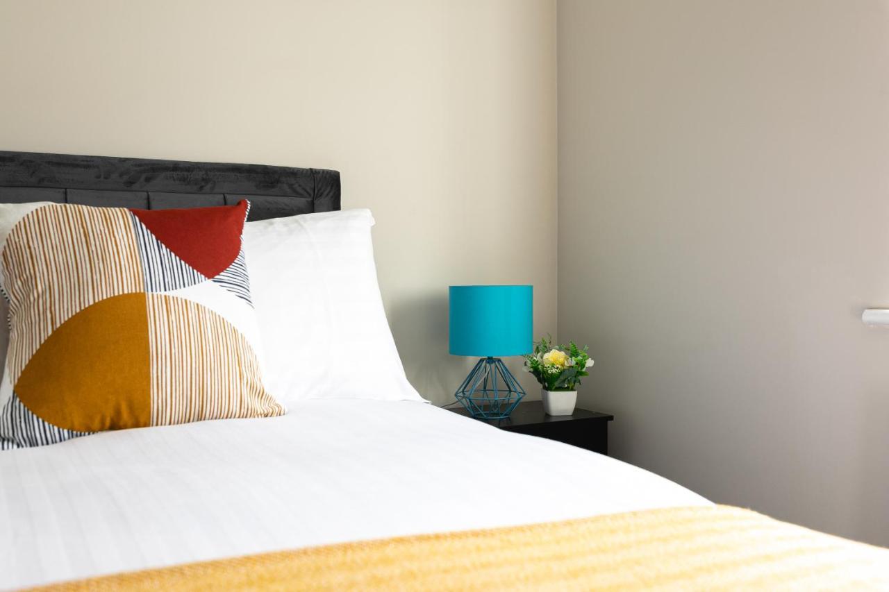 Skyvillion - Cozy Large 4 & 1 Bed Apartments In London Enfield, Mins To Tube Station, Free Wi-Fi Exterior foto