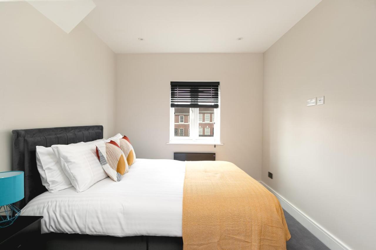 Skyvillion - Cozy Large 4 & 1 Bed Apartments In London Enfield, Mins To Tube Station, Free Wi-Fi Exterior foto