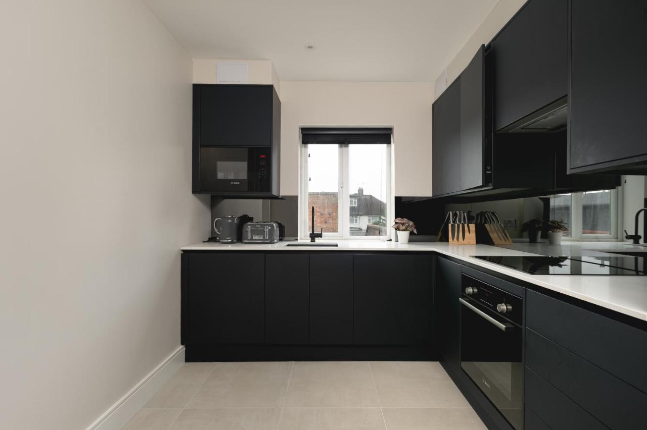 Skyvillion - Cozy Large 4 & 1 Bed Apartments In London Enfield, Mins To Tube Station, Free Wi-Fi Exterior foto