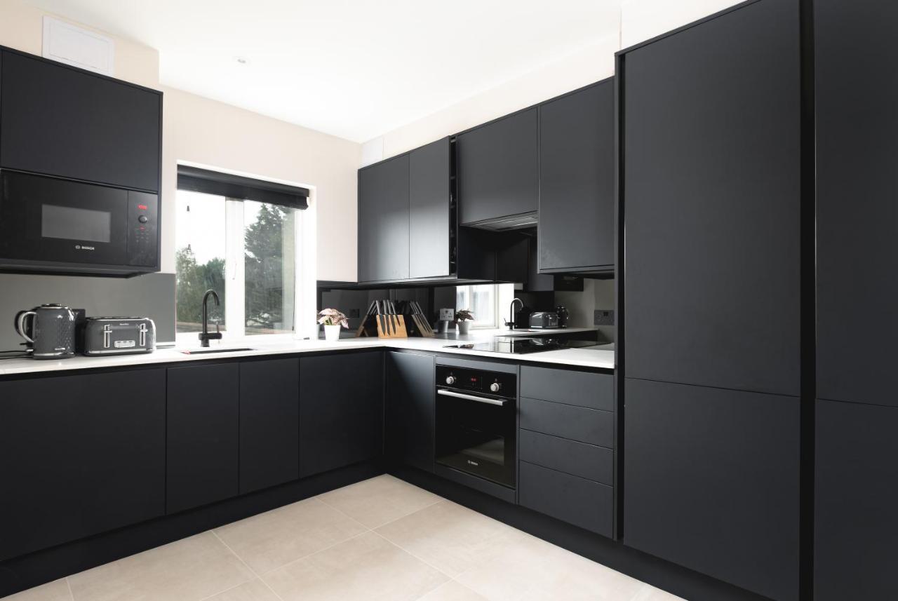 Skyvillion - Cozy Large 4 & 1 Bed Apartments In London Enfield, Mins To Tube Station, Free Wi-Fi Exterior foto