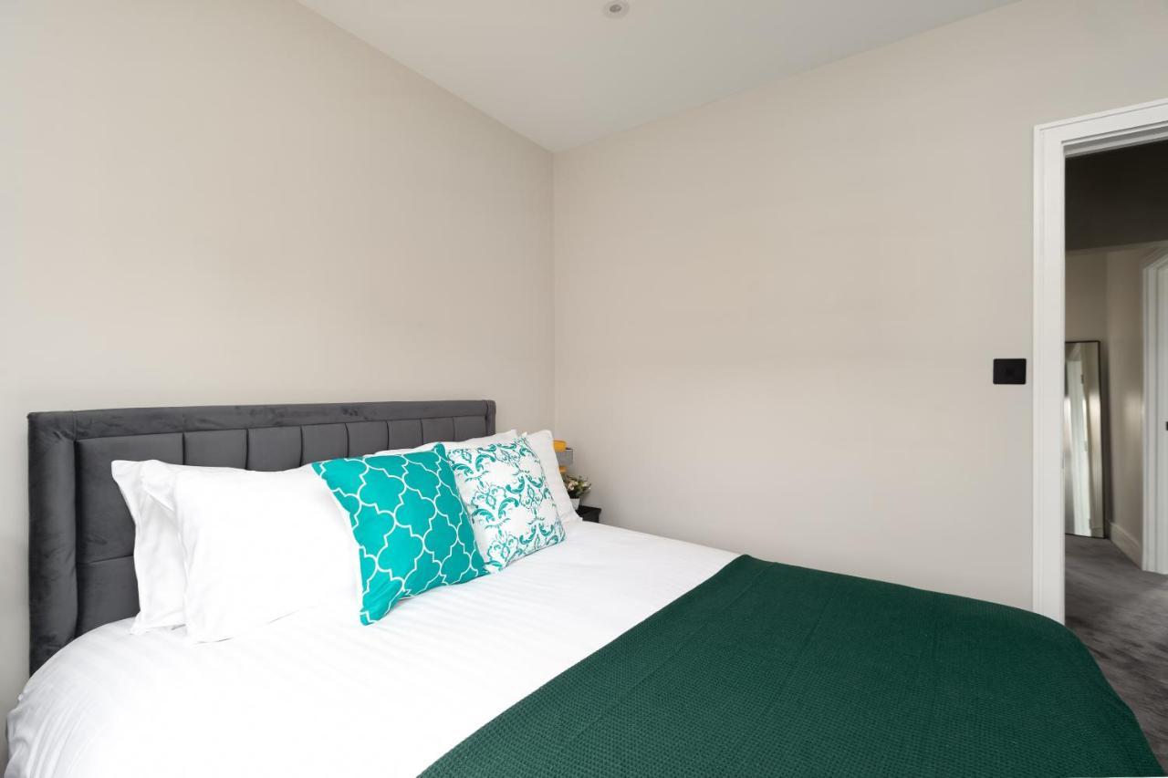 Skyvillion - Cozy Large 4 & 1 Bed Apartments In London Enfield, Mins To Tube Station, Free Wi-Fi Exterior foto