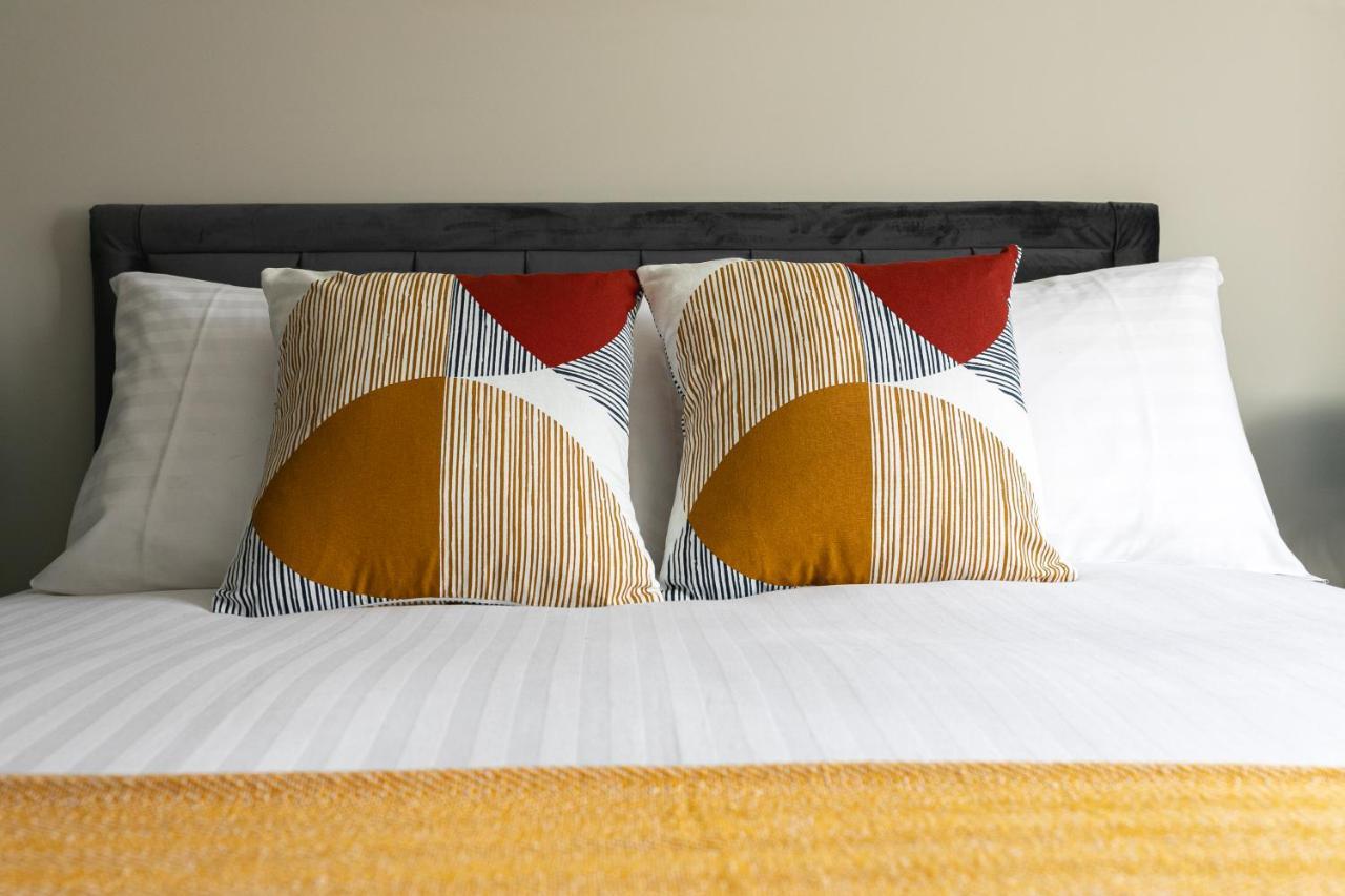 Skyvillion - Cozy Large 4 & 1 Bed Apartments In London Enfield, Mins To Tube Station, Free Wi-Fi Exterior foto