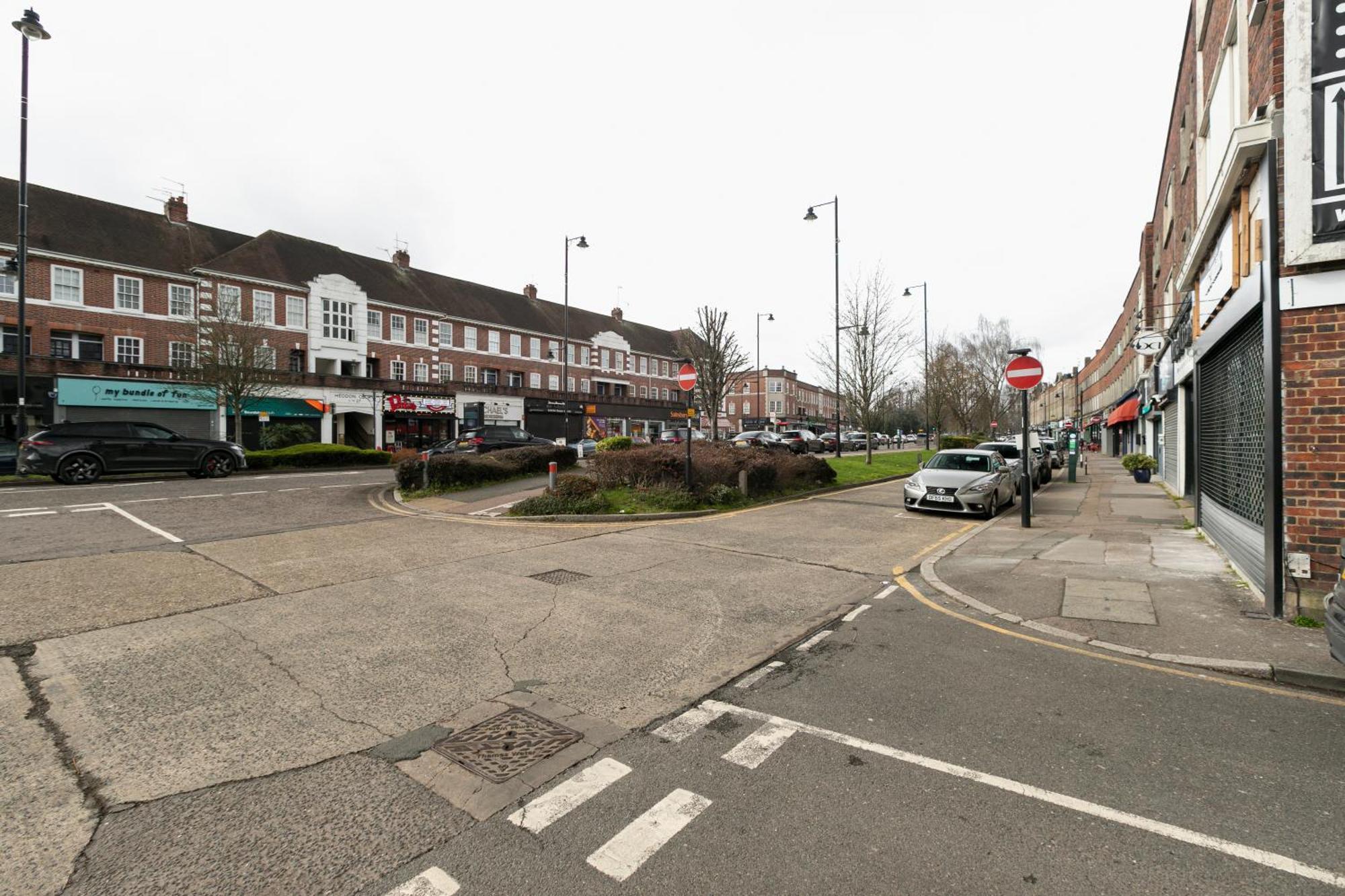Skyvillion - Cozy Large 4 & 1 Bed Apartments In London Enfield, Mins To Tube Station, Free Wi-Fi Exterior foto